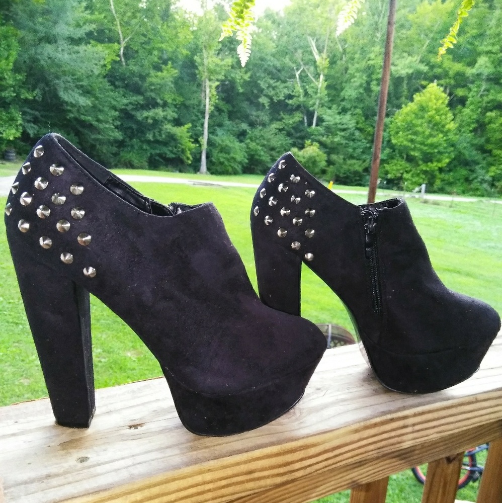 🦄Sexy studded platforms